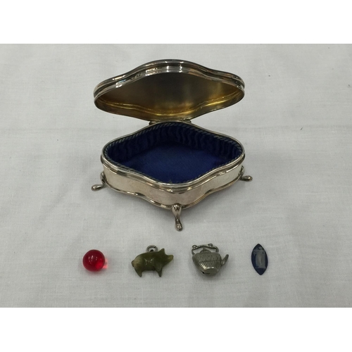 9 - A BIRMINGHAM HALLMARKED SILVER TRINKET BOX ON FEET WITH VELVET FITTED INTERIOR TO INCLUDE A POSSIBLY... 