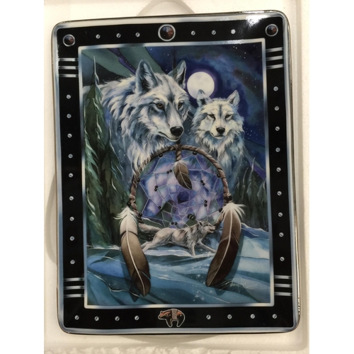 210 - FOUR LIMITED EDITION 'RUGGED BEAUTY' WALL PLAQUES DEPICTING WOLVES PLUS A FRANKLIN MINT CERAMIC PLAQ... 