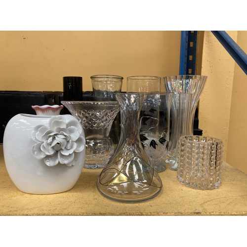 253 - A QUANTITY OF GLASSWARE TO INCLUDE VASES PLUS CERAMIC VASES