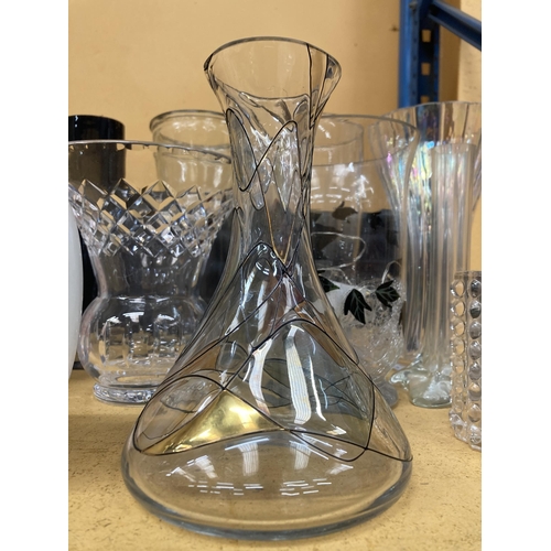 253 - A QUANTITY OF GLASSWARE TO INCLUDE VASES PLUS CERAMIC VASES