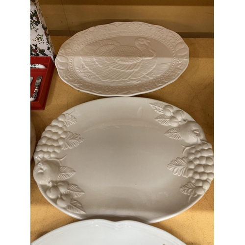 258 - THREE LARGE SERVING PLATTERS TO INCLUDE ONE WITH A TURKEY MOTIF AND TWO WITH FRUITS, A SET OF BOXED ... 