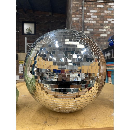 282 - A MIRRORED GLITTER BALL