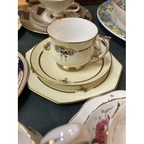 291 - A QUANTITY OF VINTAGE CHINA TRIOS AND CUPS AND SAUCERS TO INCLUDE ROYAL ALBERT, PARAGON, ETC PLUS A ... 