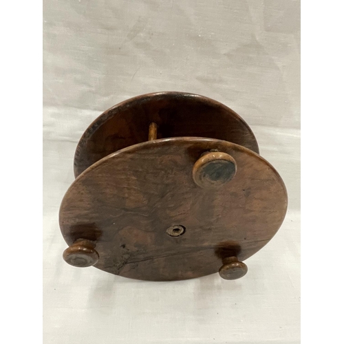 6A - A 19TH CENTURY WALNUT BOBBIN HOLDER ON THREE FEET WITH A TURNED FINIALE TO HOLD SIX BOBBINS