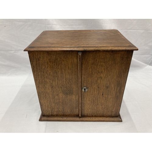 280A - AN OAK SMOKERS CABINET WITH THREE ENCLOSED DRAWERS H: 30CM, W: 32CM