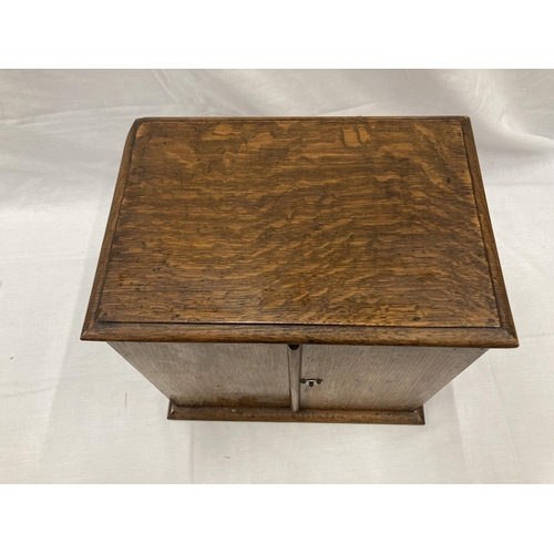 280A - AN OAK SMOKERS CABINET WITH THREE ENCLOSED DRAWERS H: 30CM, W: 32CM