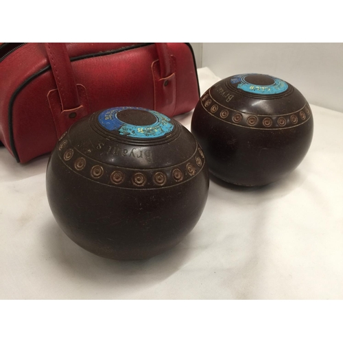 156 - A PAIR OF THOMAS TAYLOR NO.5 BOWLS IN CASE