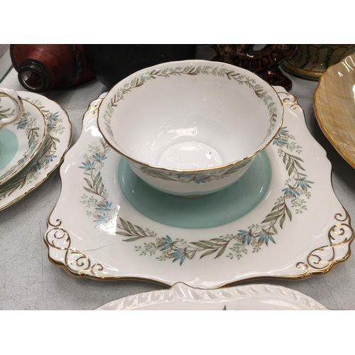 194 - A TUSCAN 'FRESCO' TEASET TO INCLUDE CUPS, SAUCERS, SIDE PLATES, SANDWICH AND CAKE PLATE, SUGAR BOWL ... 