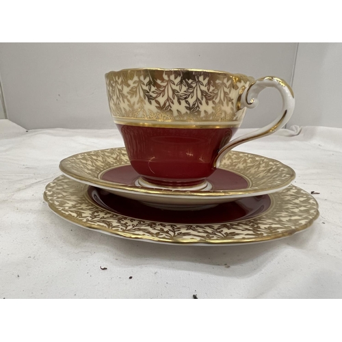 94 - A QUANTITY OF AYNSLEY CHINA TEAWARE IN CRIMSON AND GOLD TO INCLUDE TRIOS, CREAM JUG, SUGAR BOWL AND ... 