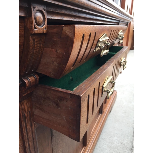 2560 - A VICTORIAN OAK SIDEBOARD, 72