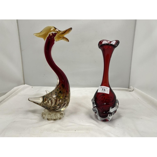 73 - A MURANO STYLE CRANBERRY GLASS VASE HEIGHT 25CM PLUS A COLOURED MURANO STYLE GLASS BIRD HEIGHT 29CM