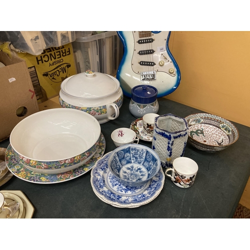 290 - A LARGE ROYAL STAFFORD LIDDED TUREEN, BOWL AND SERVING PLATE PLUS BLUE AND WHITE CERAMICS, ORIENTAL ... 