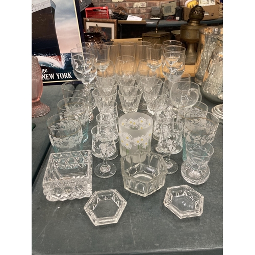 298 - A LARGE QUANTITY OF GLASSES TO INCLUDE WINE, SHERRY, PORT, TUMBLERS, TANKARDS, ETC