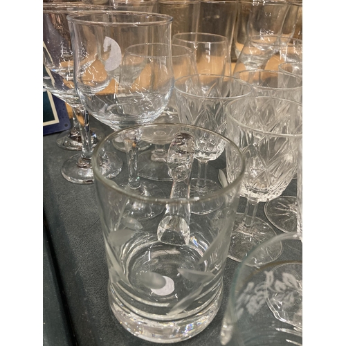 298 - A LARGE QUANTITY OF GLASSES TO INCLUDE WINE, SHERRY, PORT, TUMBLERS, TANKARDS, ETC