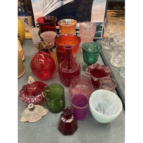 299 - A QUANTITY OF COLOURED GLASSWARE TO INCLUDE VASES, BOWLS, ETC