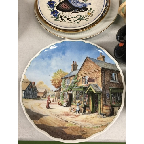 372 - A QUANTITY OF CERAMICS TO INCLUDE CABINET PLATES, AN AVONWARE PRESERVE POT, BOWLS, A FRAMED PRINT, E... 