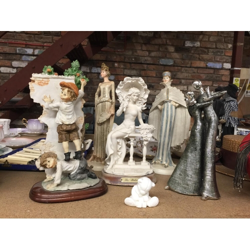 389 - A QUANTITY OF FIGURINES TO INCLUDE ART DECO STYLE