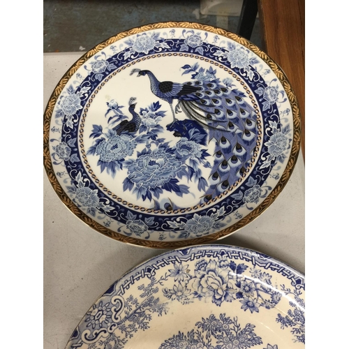 463 - A QUANTITY OF BLUE AND WHITE CERAMIC PLATES