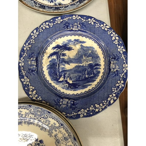 463 - A QUANTITY OF BLUE AND WHITE CERAMIC PLATES