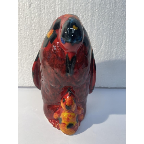 709 - AN ANITA HARRIS HAND PAINTED AND SIGNED PENGUIN AND CHICK