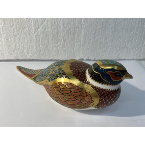 711 - A ROYAL CROWN DERBY WOODLAND PHEASANT WITH GOLD COLOURED STOPPER