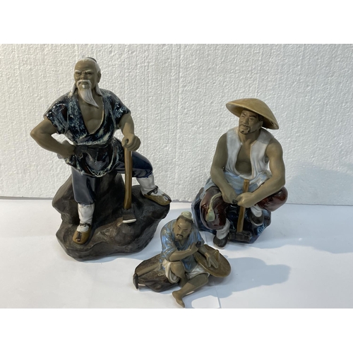 793 - A COLLECTION OF CHINESE CERAMIC MUDMEN TO INCLUDE A SHIWAN WOODCUTTER FIGURINE - 24 CM TOGETHER WITH... 