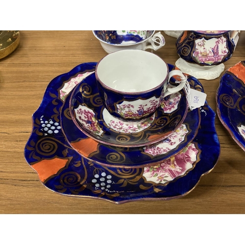 837 - A VICTORIAN GAUDY WELSH CHINOISERIE PATTERN PART TEASET TO INCLUDE A TEAPOT, MILK JUG, FOUR CUPS, SA... 