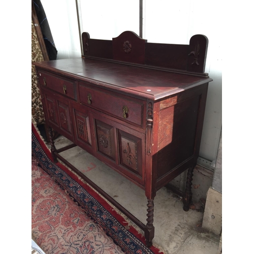 2566 - AN EARLY 20TH CENTURY OAK SIDEBOARD ON BARLEYTWIST LEGS, 54