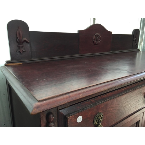 2566 - AN EARLY 20TH CENTURY OAK SIDEBOARD ON BARLEYTWIST LEGS, 54