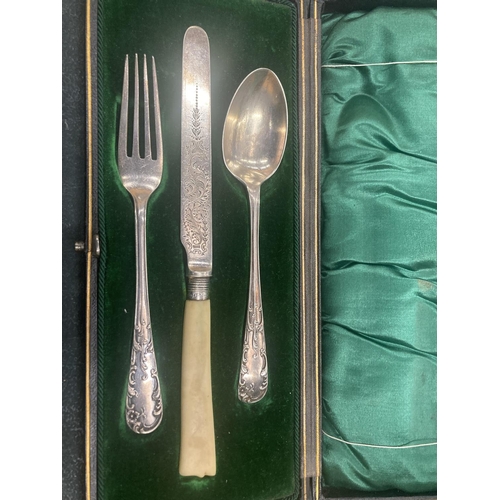 64 - TWO VINTAGE BOXES OF FLATWARE TO INCLUDE TEASPOONS, SUGAR TONGS AND A KNIFE, FORK AND SPOON SET