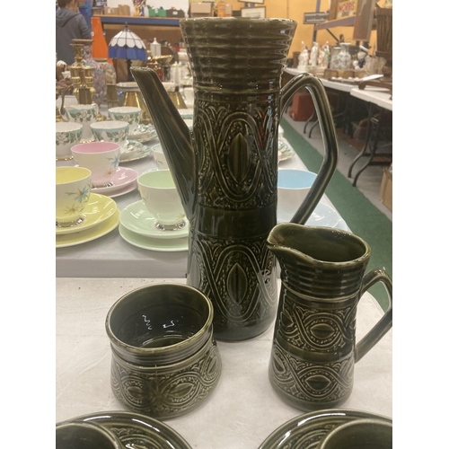 85 - AN ELLGREAVE POTTERY SAXONY DARK GREEN COFFEE SET TO INCLUDE A COFFEE POT, CREAM JUG, SUGAR BOWL, CU... 