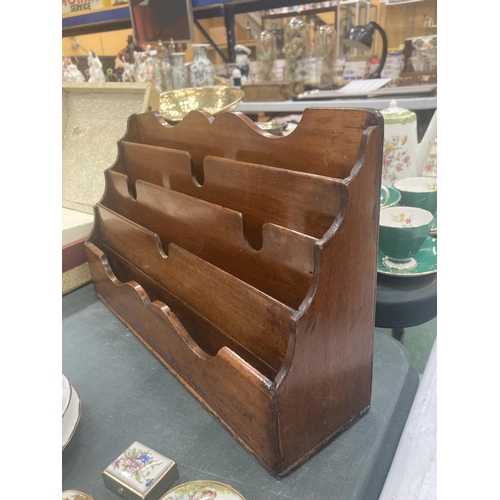 111 - A MAHOGANY LETTER RACK WITH SHAPED TOP HEIGHT 23CM, LENGTH 38.5CM