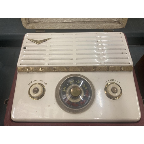 113 - A VINTAGE 1950'S FERGUSON FLAIR MOBILE RADIO