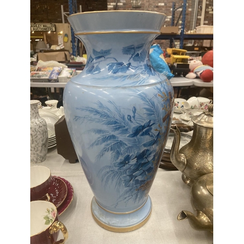 140 - A LARGE VASE IN PALE BLUE WITH A CLASSICAL FIGURE TO THE FRONT, FLOWERS AND GILT TO THE BODY AND RIM... 