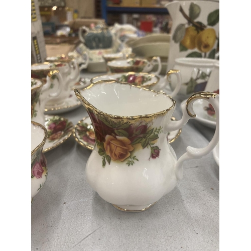 150 - A PART ROYAL ALBERT 'OLD COUNTRY ROSES' TEASET TO INCLUDE CUPS, SAUCERS, SUGAR BOWL AND CREAM JUG