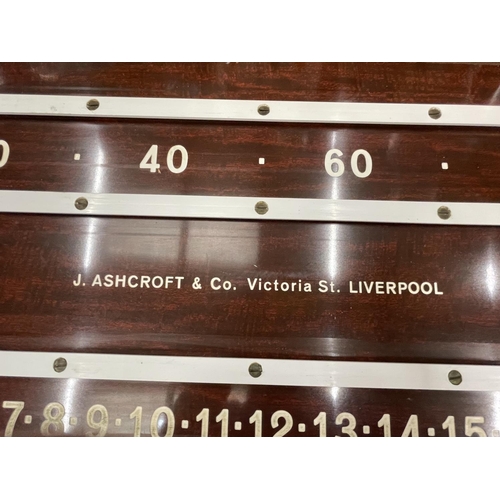 11 - A VINTAGE ASHCROFT AND CO LIVERPOOL SNOOKER SCOREBOARD AND CUE RACK