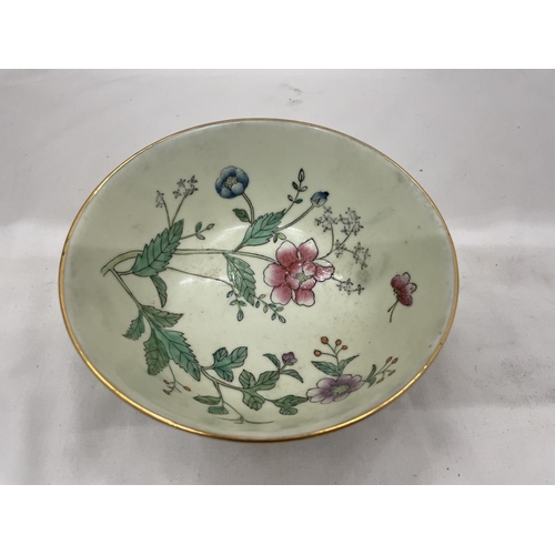 24 - A VINTAGE CHINOISERIE HANDPAINTED BOWL