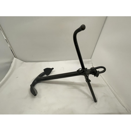 34 - A METAL ANCHOR 37CM LONG