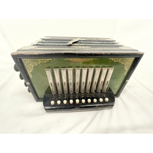 40 - A VINTAGE 1930'S GERMAN TEN KEY ROSSETTI RAMBLER ACCORDIAN