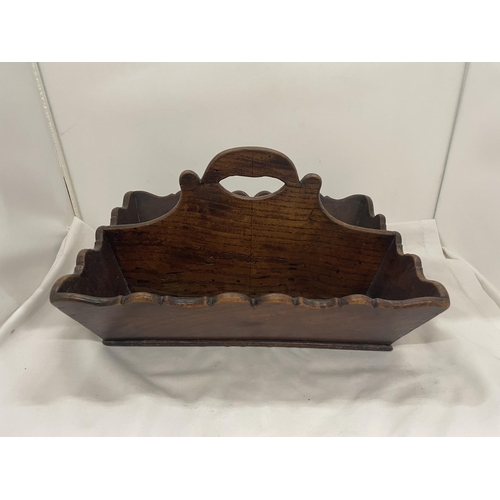 47 - AN EARLY 19TH CENTURY CHESTNUT CUTLERY TRAY