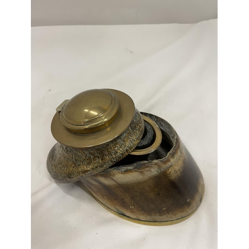 7 - A VINTAGE HORSES HOOF INKWELL (A/F)