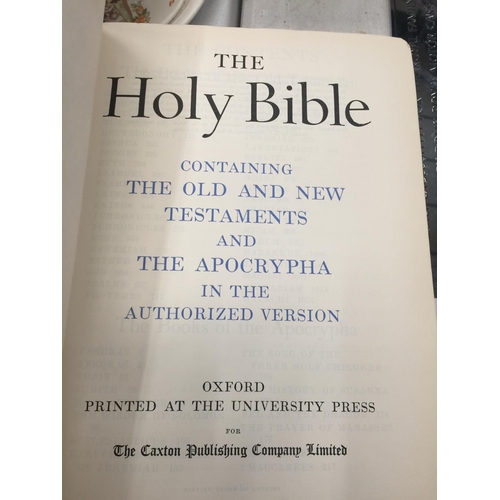 190 - A VINTAGE FAMILY HOLY BIBLE WITH COLOURED PLATES