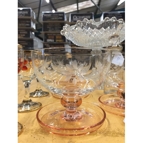 207 - A QUANTITY OF GLASSWARE TO INCLUDE A CAKE STAND, DESSERT BOWLS, LICQUER GLASSES, ETC