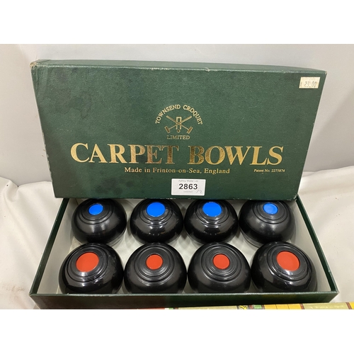 2863 - A WADDINGTONS CLUEDO BOARD GAME AND A BOXED SET OF CARPET BOWLS