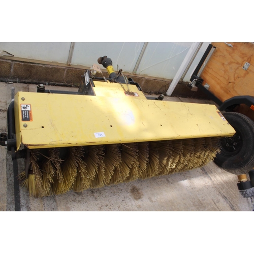 121 - 52 BRUSH JOHN DEERE 500 - PLUS VAT