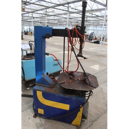 135 - 240V TYRE MACHINE - WORKING ORDER  NO VAT