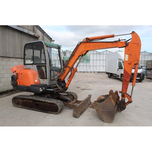 176 - A 2004 HITACHI ZX30 HYDRAULIC EXCAVATOR WITH THREE BUCKETS AND 5718 HOURS ON THE CLOCK, (VENDOR STAT... 