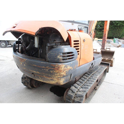 176 - A 2004 HITACHI ZX30 HYDRAULIC EXCAVATOR WITH THREE BUCKETS AND 5718 HOURS ON THE CLOCK, (VENDOR STAT... 