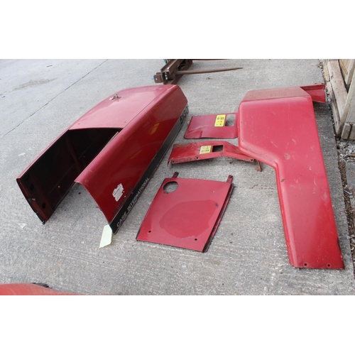 178 - A CASE INTERNATIONAL 5130 BONET, MUD GUARD AND SIDE PANELS NO VAT