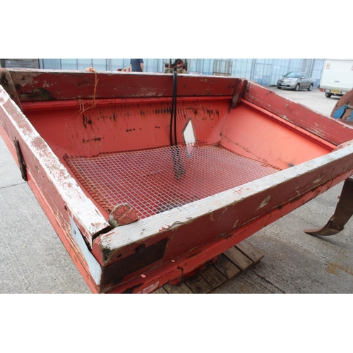 180 - A KUHN FERT SPINNER +VAT